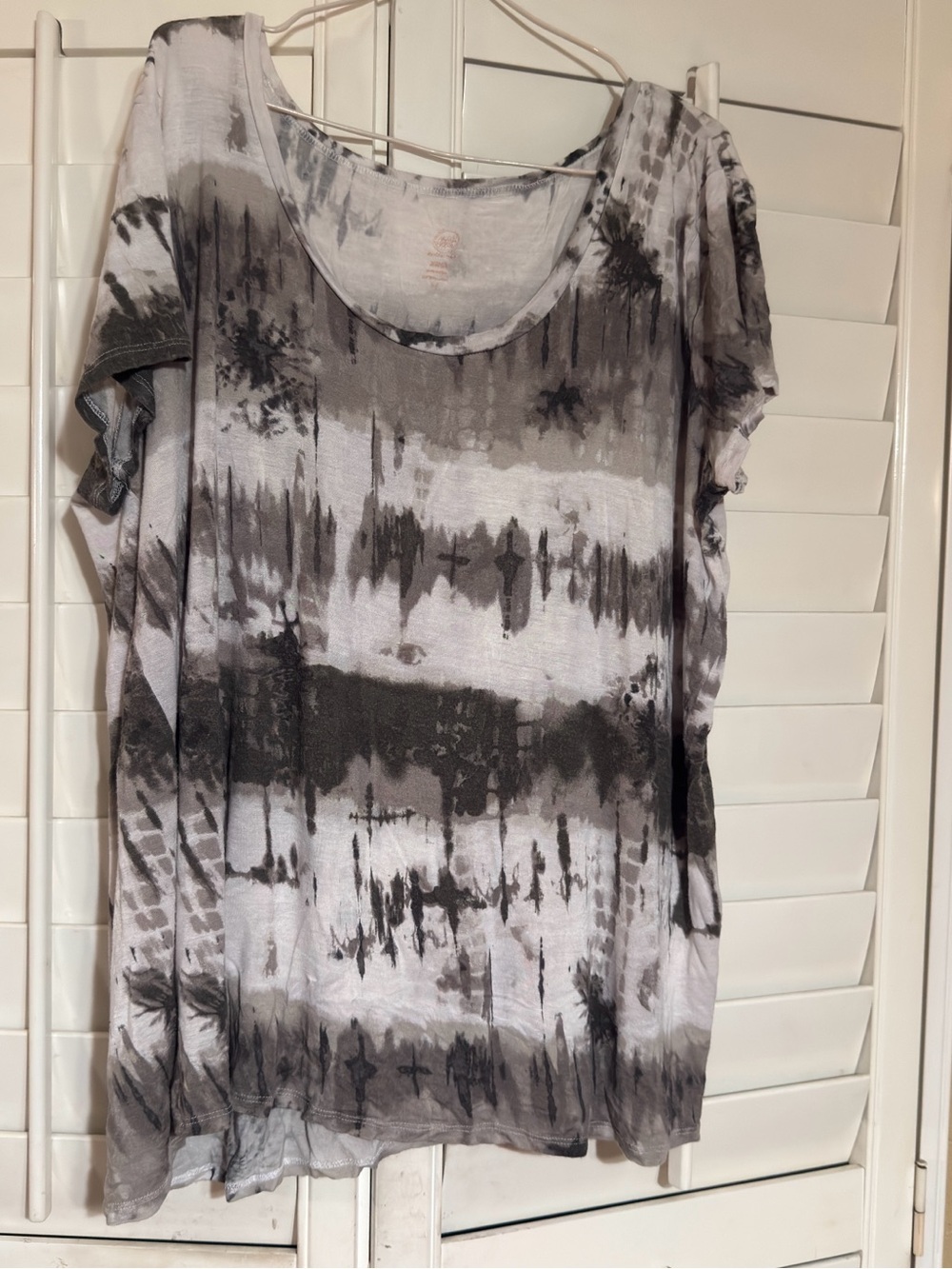 Women's Gray Tie-Dye Short Sleeve Scoop Neck Top